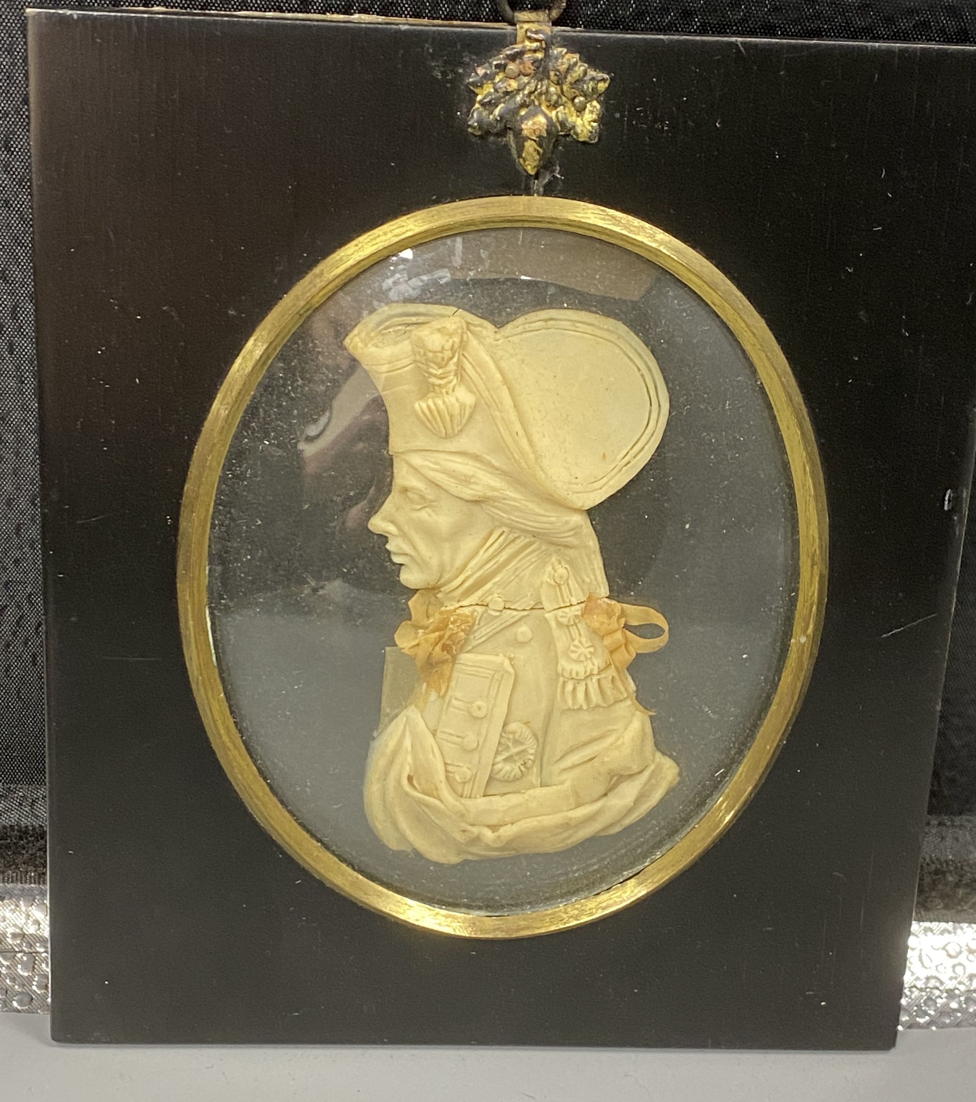 A wax portrait relief of Admiral Lord Nelson attributed to Leslie Ray (20th century), 18 x 15cm